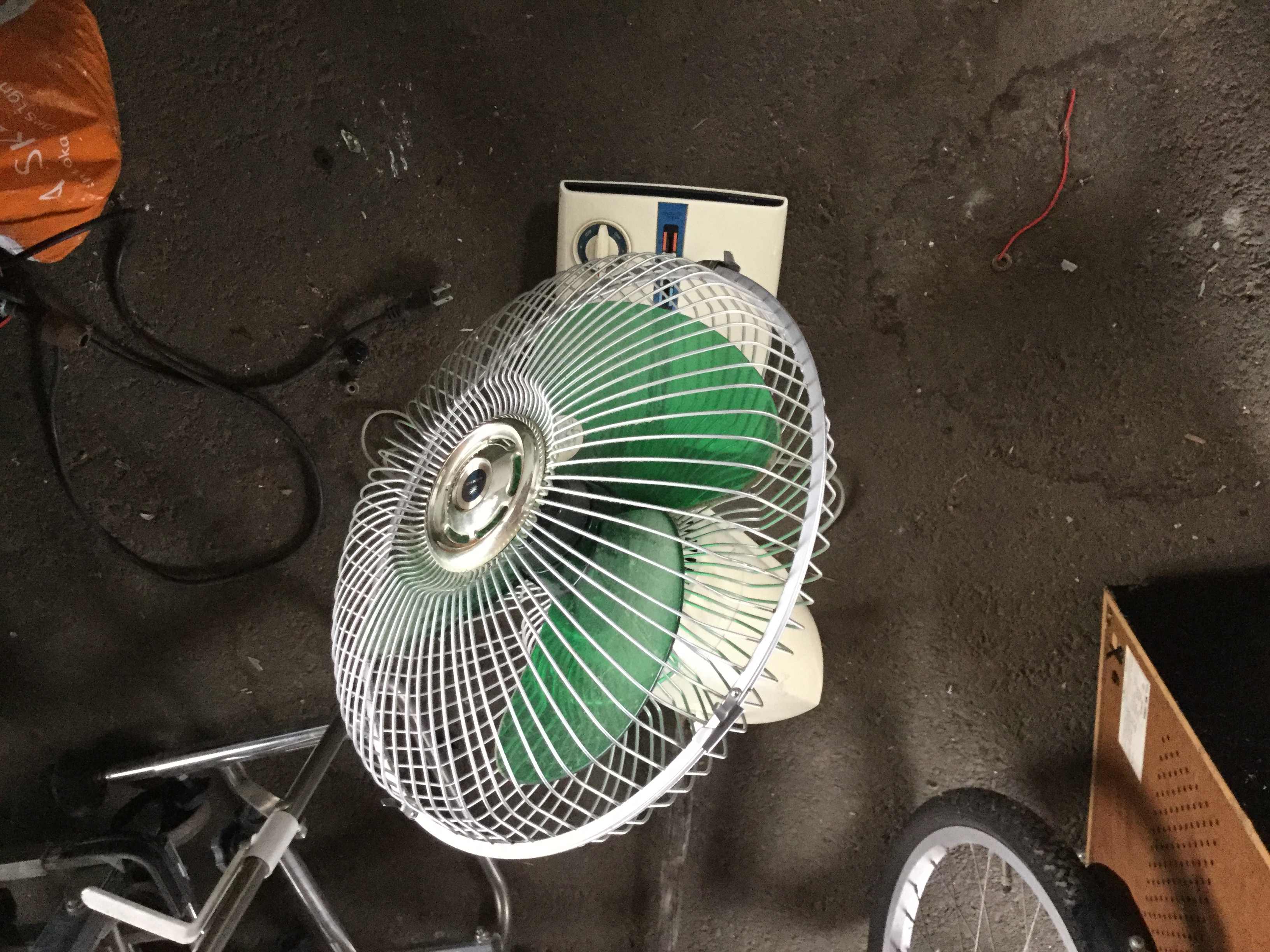 姫路市定元町付近で回収した扇風機です。