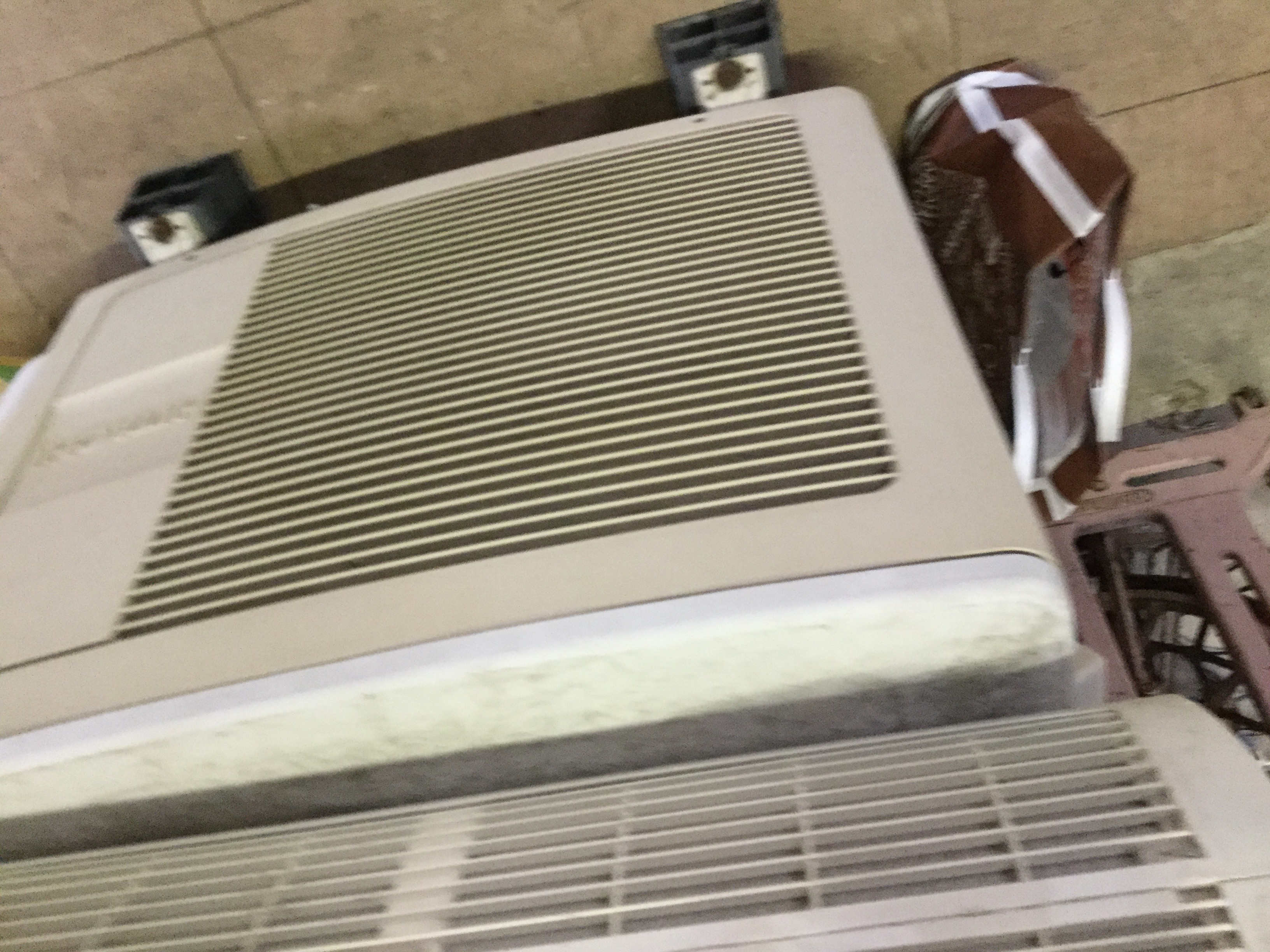 姫路市飯田付近で回収したエアコンです。