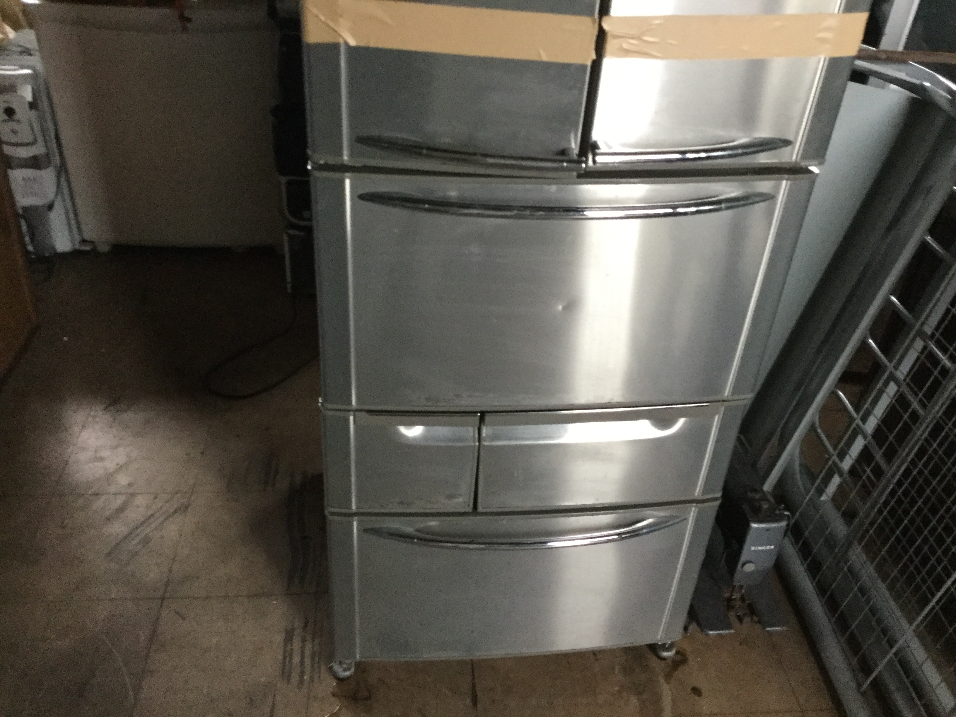 姫路市八家付近で回収した冷蔵庫です。