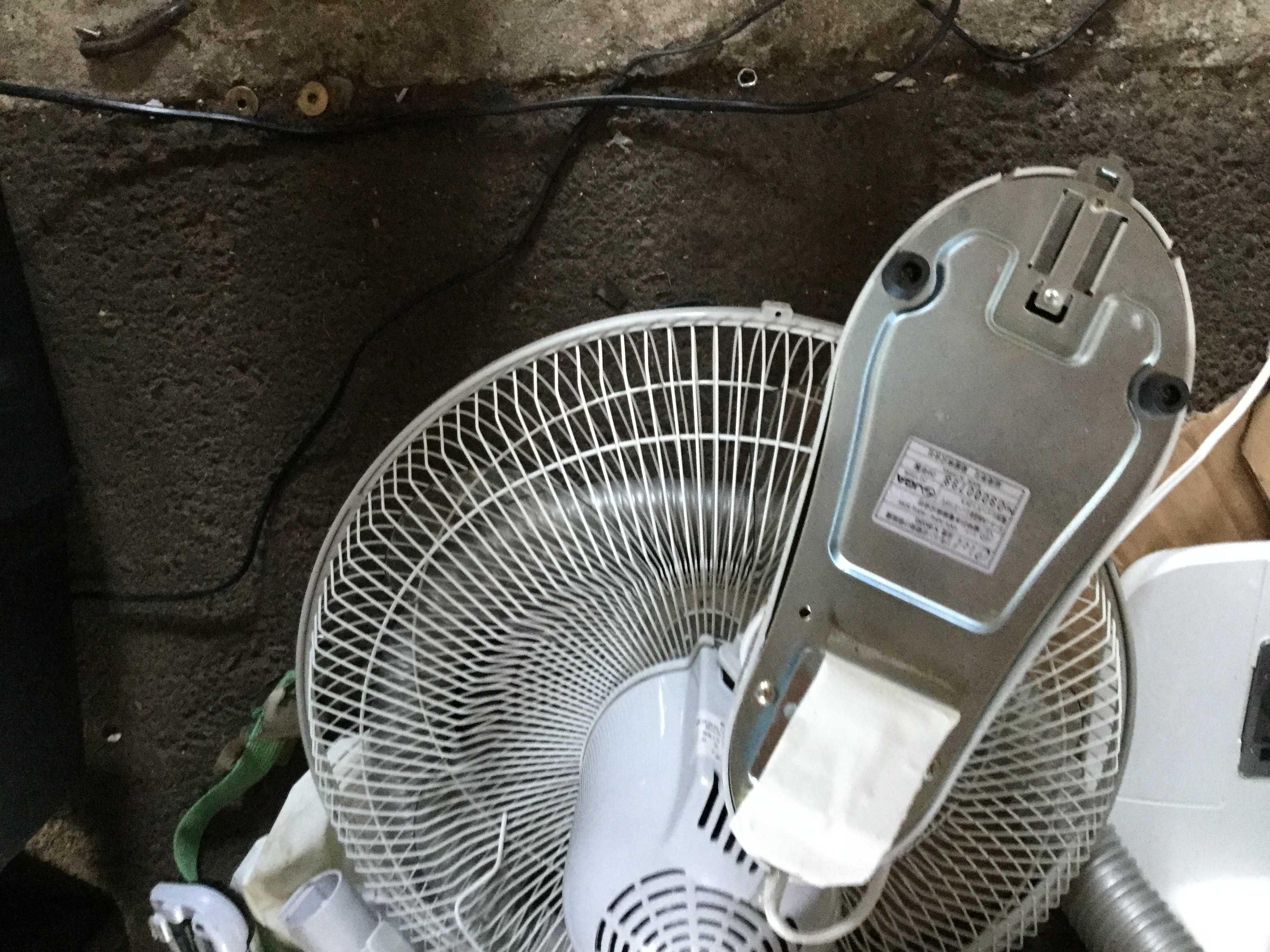 姫路市八家付近で回収した扇風機です。