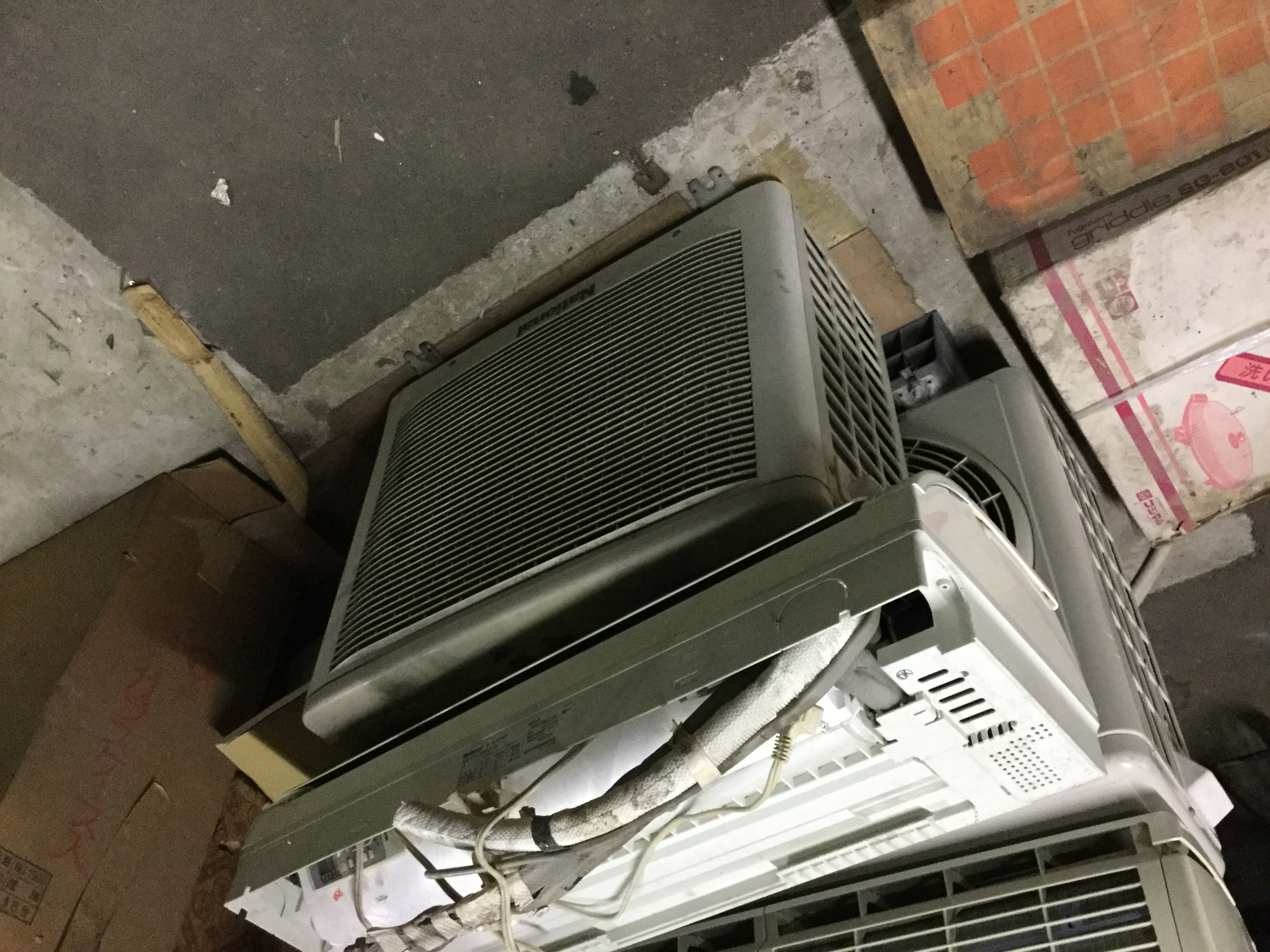 姫路市で回収したエアコンの写真です。