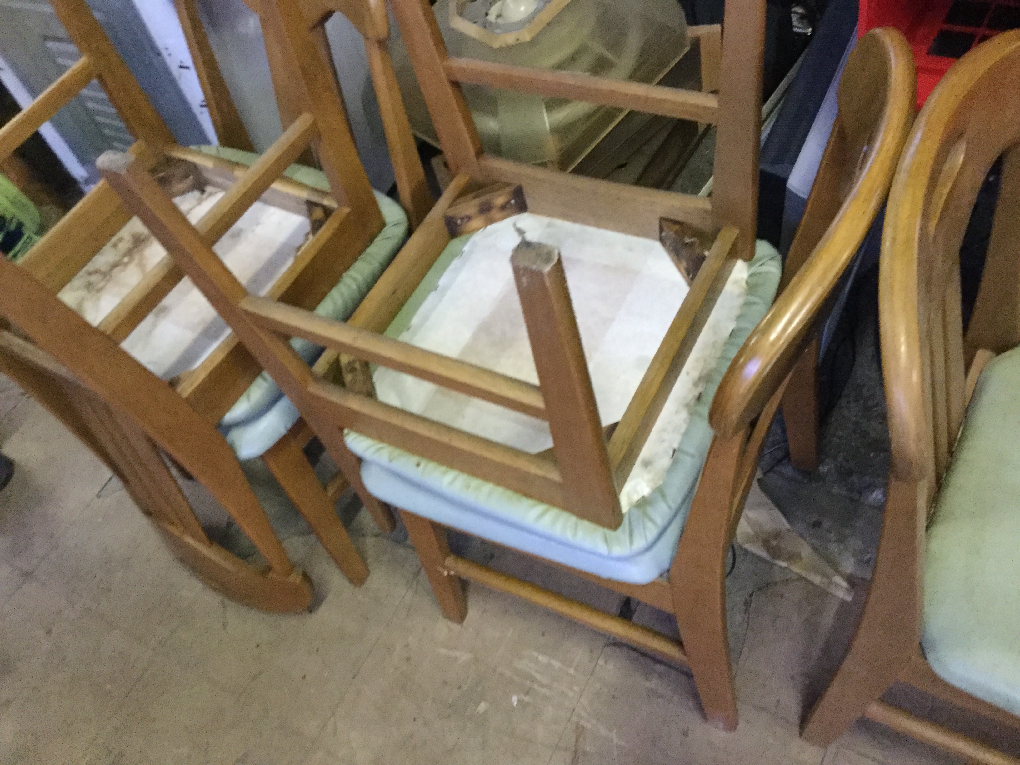 赤穂市元沖町付近で回収した椅子です。