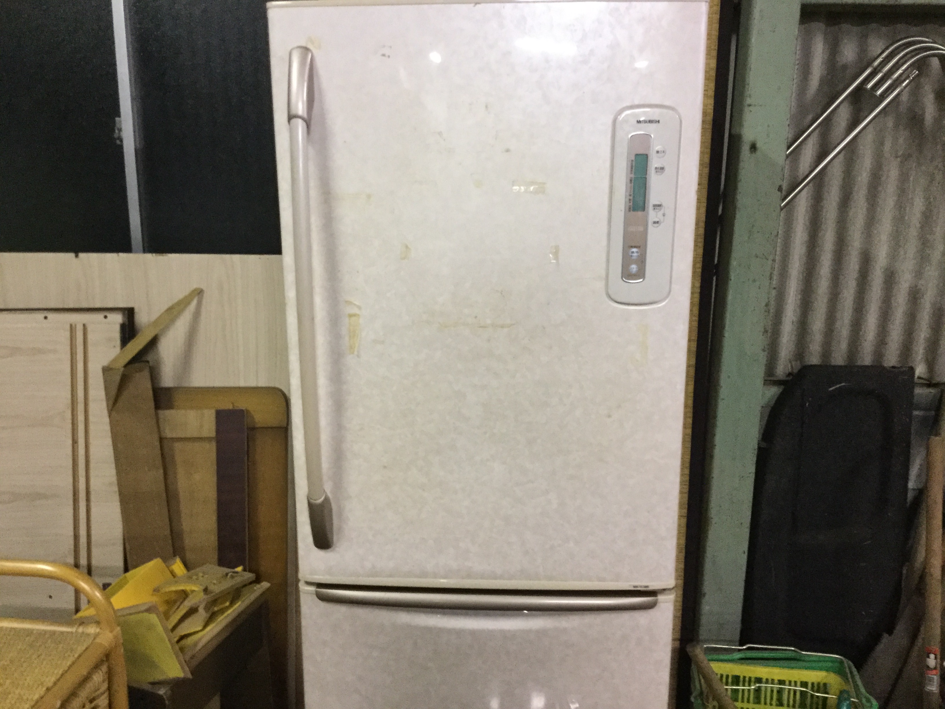 相生市那波大浜町付近で回収した冷蔵庫です。