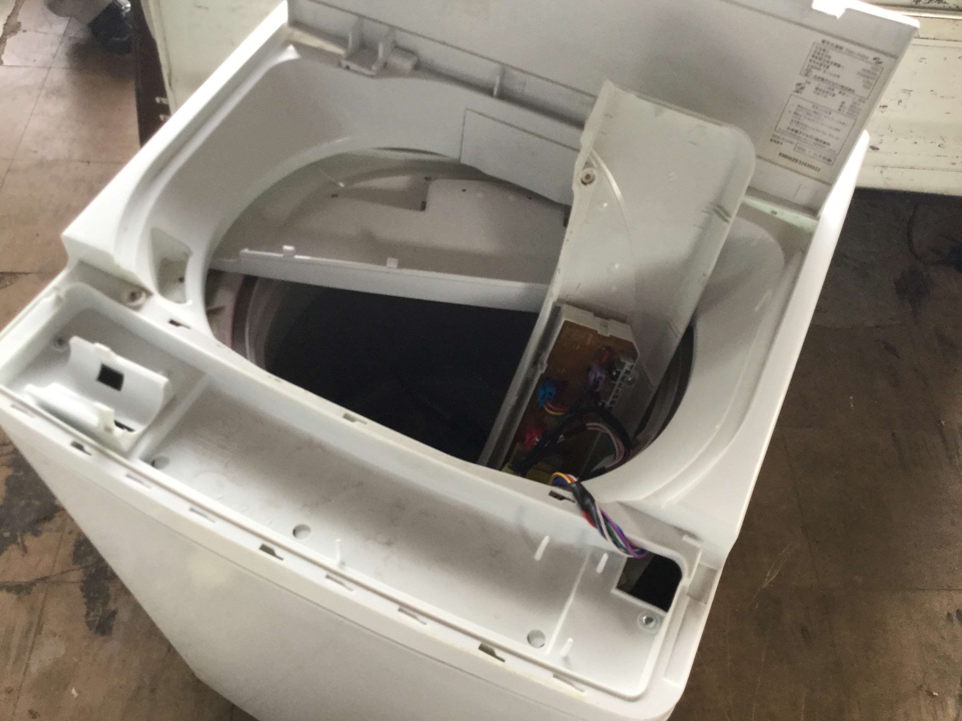 赤穂市木生谷付近で回収した洗濯機です。
