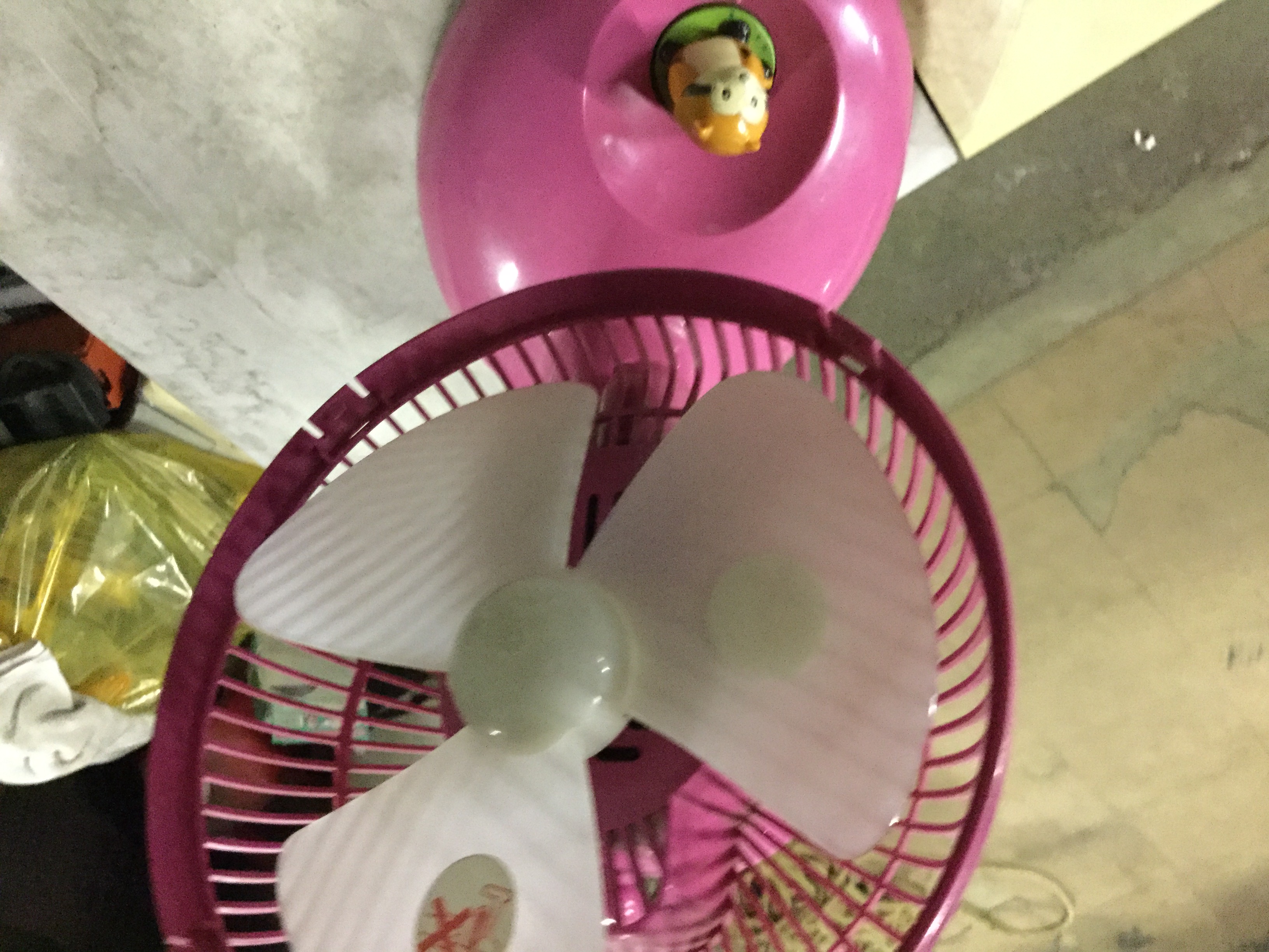 姫路市綿町付近で回収した扇風機です。