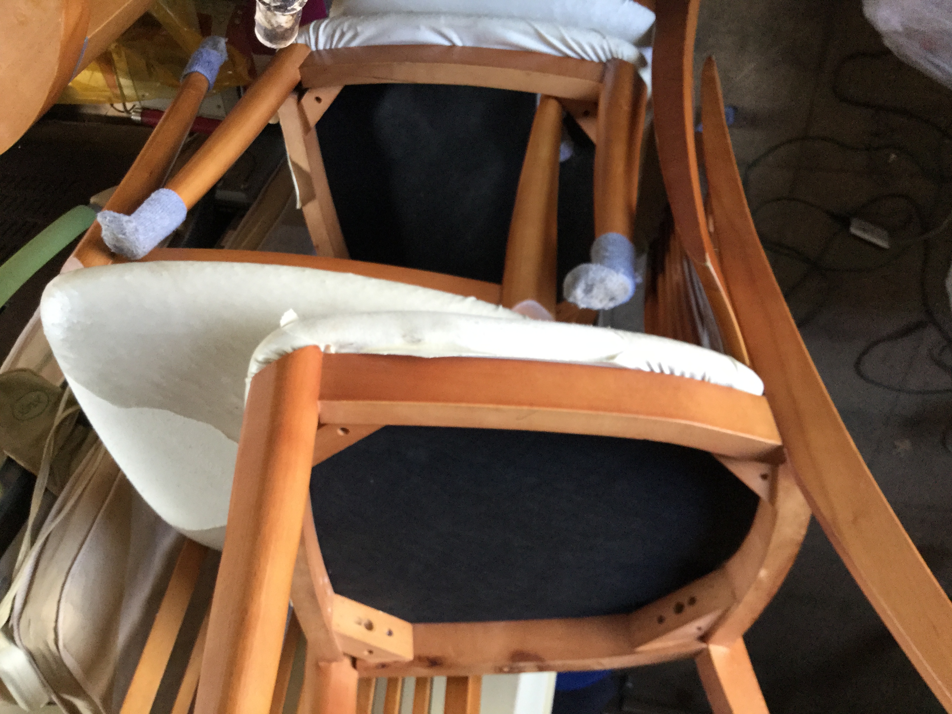 赤穂市上仮屋付近で回収した椅子です。
