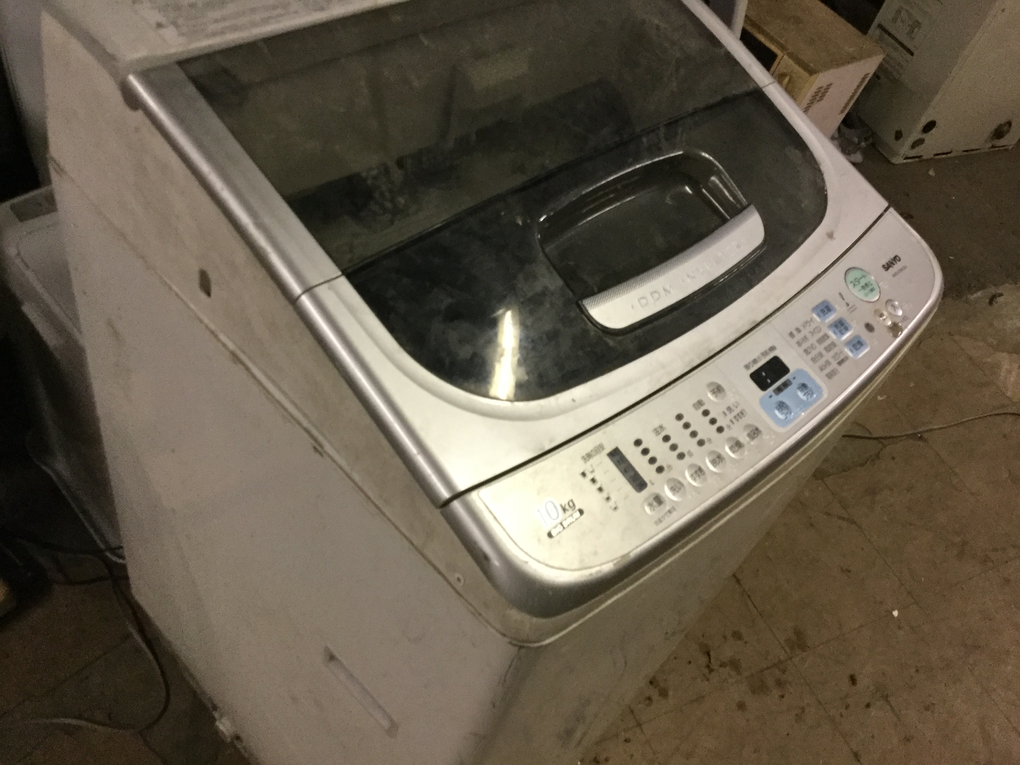 姫路市綿町付近で回収した洗濯機です。