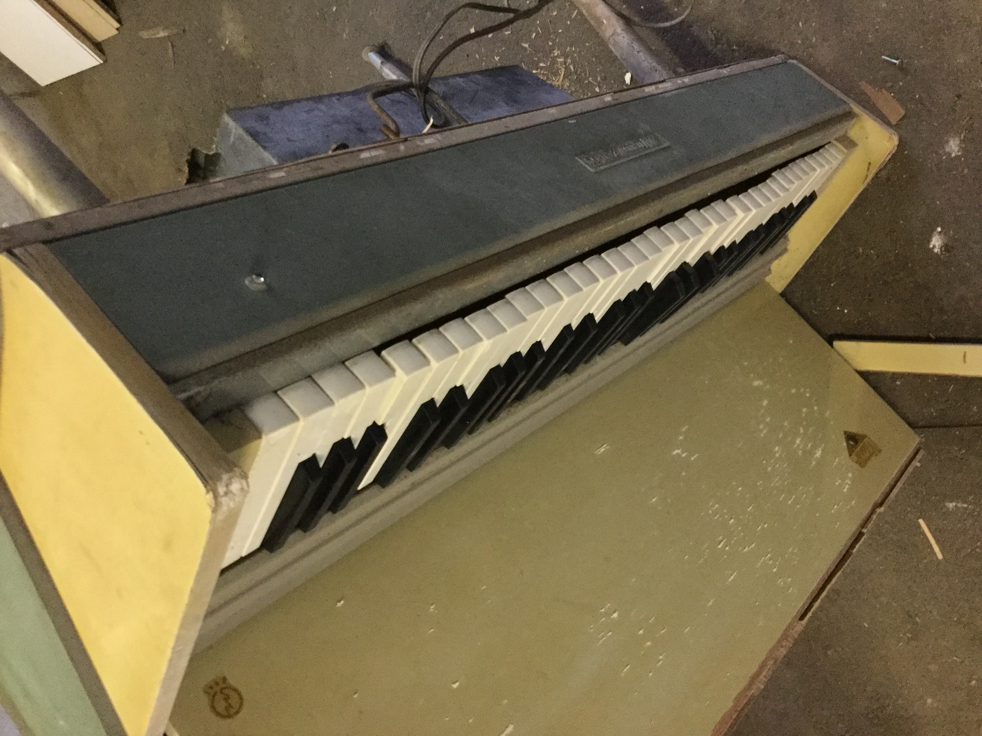 相生市旭付近で回収したピアノです。