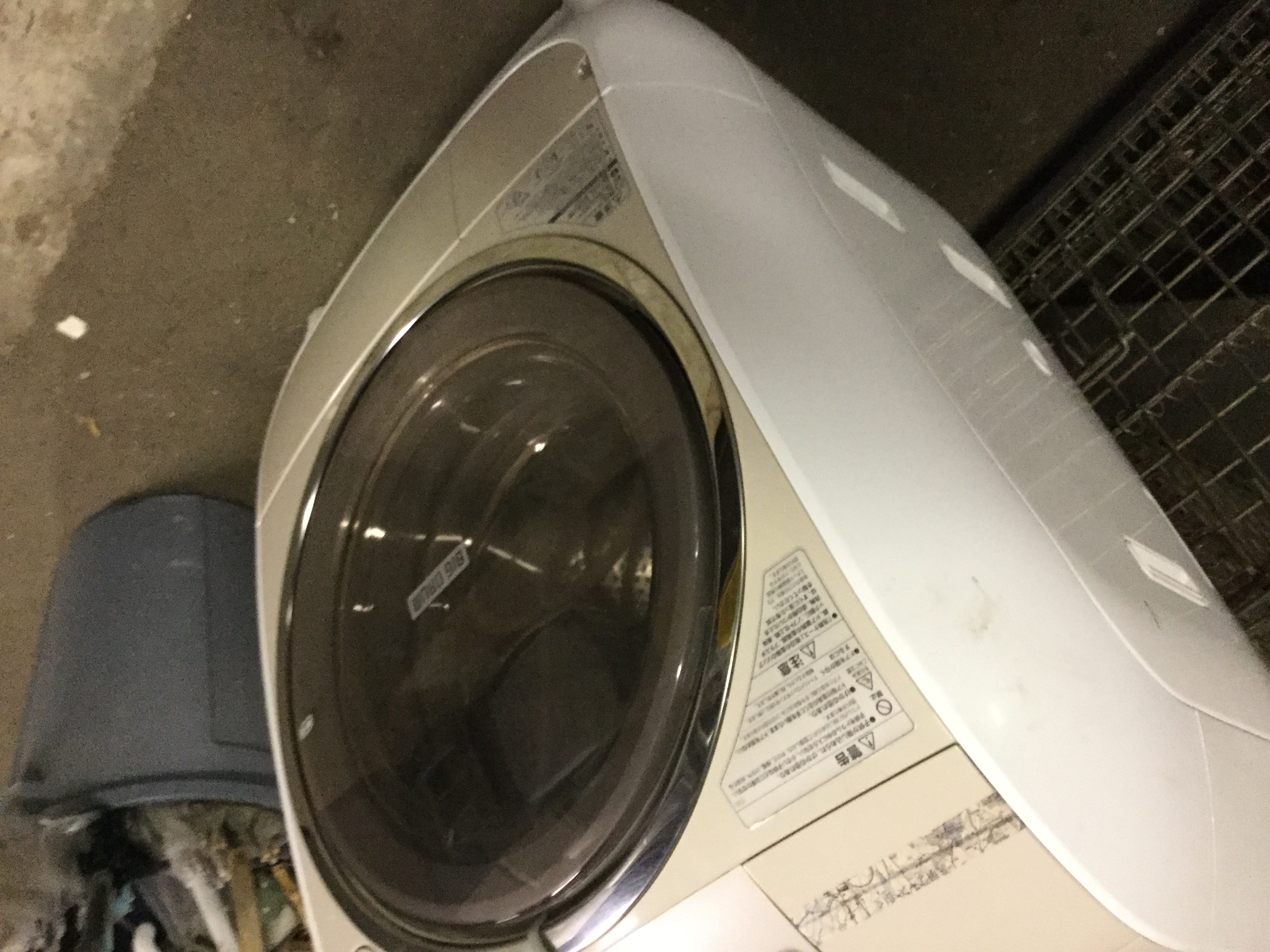 相生市ひかりが丘付近で回収したドラム式洗濯機です。