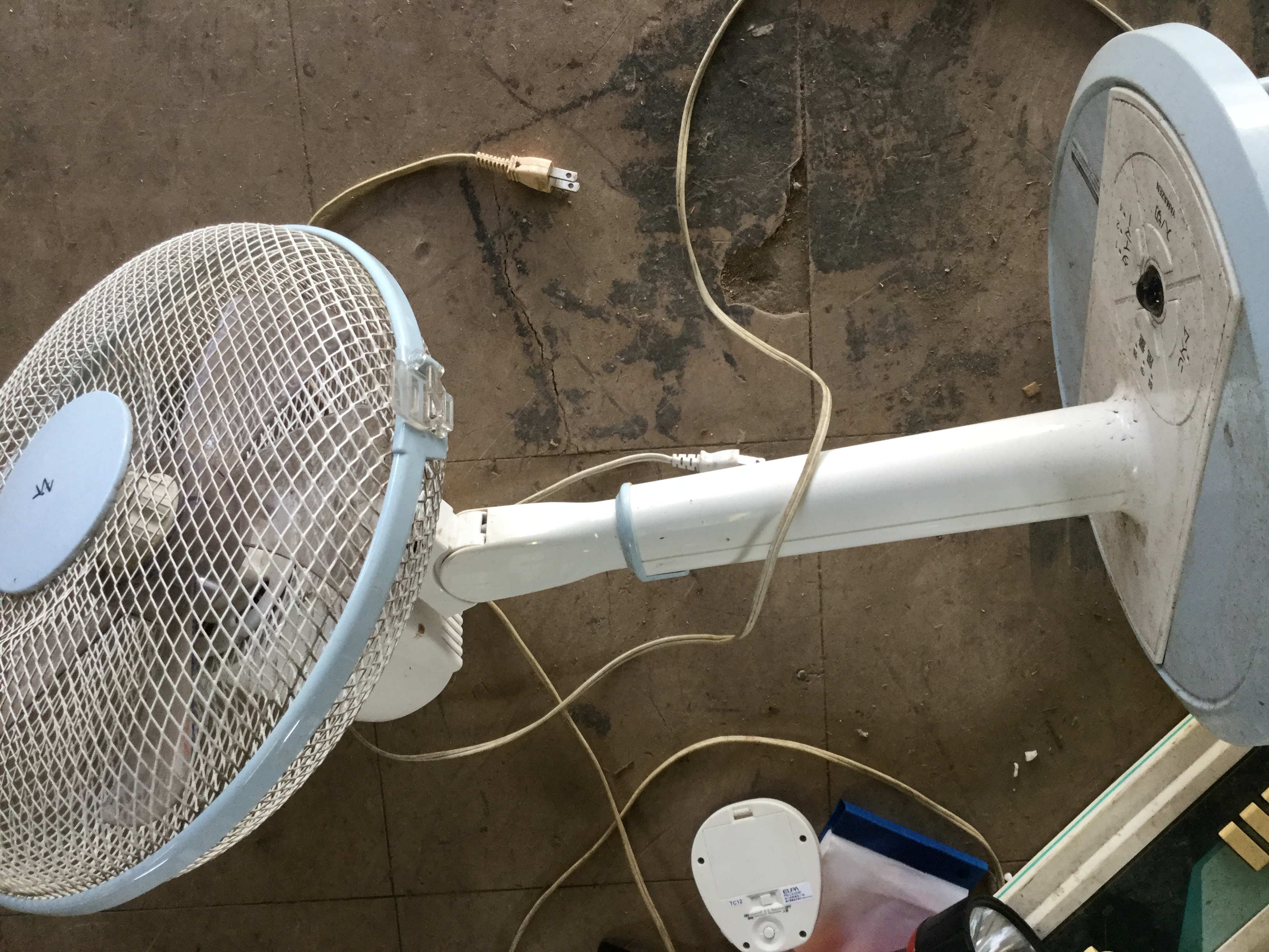 兵庫県姫路市若菜町付近で回収した不用品の扇風機です。