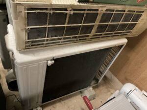 相生市青葉台でエアコン取り外しからエアコン回収までしました。