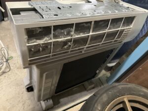 赤穂郡上郡町旭日甲でエアコン取り外しからエアコン引き取りまでしました。