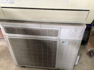 赤穂市中山でエアコン取り外しからエアコン引き取りまでしました。