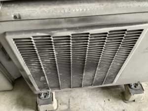 赤穂市新田でエアコン引き取りからエアコン処分までさせていただきました。