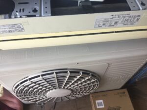 赤穂郡上郡町駅前でエアコン取り外しからエアコン引き取りまでしました。