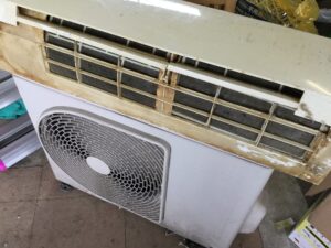 赤穂郡上郡町柏野でエアコン取り外しからエアコン回収までさせていただきました。