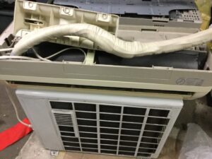 赤穂郡上郡町奥甲でエアコン取り外しからエアコン引き取りまでしました。