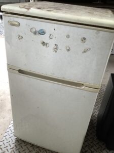 赤穂郡上郡町駅前で冷蔵庫の引き取りから処分までさせて頂きました。