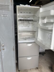 揖保郡太子町宮本で冷蔵庫の回収から処分までさせて頂きました。