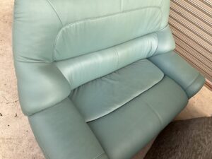 赤穂郡上郡町でソファーの回収から処分までさせて頂きました。