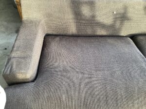 相生市赤坂でソファーの引き取りから処分までさせて頂きました。