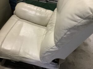 姫路市川西台でソファーの回収から処分までさせて頂きました。