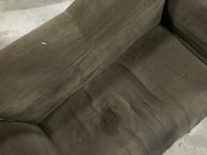 姫路市亀山でソファーの引き取りから処分までさせて頂きました。