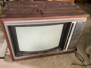 揖保郡太子町矢田部でテレビの引き取りから処分までさせて頂きました。