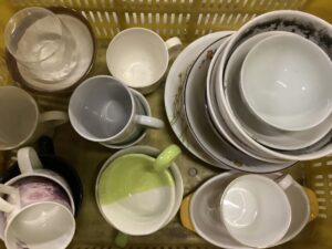 佐用郡佐用町本郷で食器の引き取りから処分までさせて頂きました。