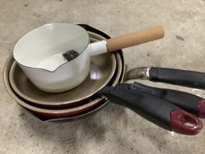 佐用郡佐用町水根で食器の回収から処分までさせて頂きました。