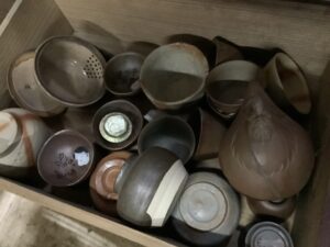 佐用郡佐用町平福で食器の引き取りから処分までさせて頂きました。