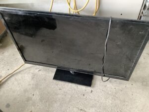 揖保郡太子町王子でテレビの引き取りから処分までさせて頂きました。