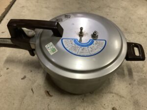 佐用郡佐用町林崎で食器の回収から処分までさせて頂きました。