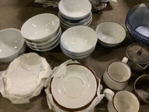 佐用郡佐用町長尾で食器の回収から処分までさせて頂きました。