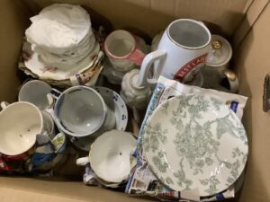 揖保郡太子町東出で食器の回収から処分までさせて頂きました。