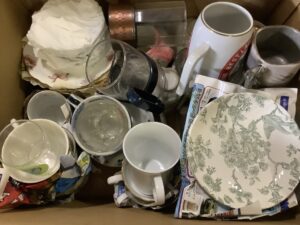 揖保郡太子町原で食器の引き取りから処分までさせて頂きました。