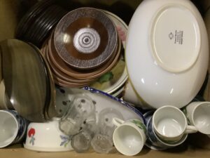 揖保郡太子町広坂で食器の引き取りから処分までさせて頂きました。