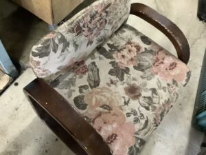 揖保郡太子町でソファーの引き取りから処分までさせて頂きました。