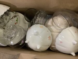 赤穂市若草町で食器の引き取りから処分までさせて頂きました。