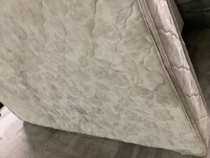 姫路市でベッド・マットレスの回収から処分までさせて頂きました。
