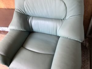 宍粟市でソファーの回収から処分までさせて頂きました。