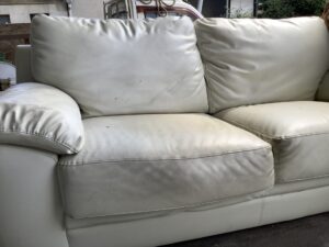 佐用郡佐用町三日月でソファーの回収から処分までさせて頂きました。