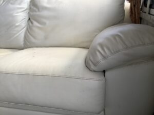 たつの市揖保川町市場でソファーの引き取りから処分までさせて頂きました。