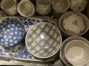 赤穂郡上郡町で食器の引き取りから処分までさせて頂きました。