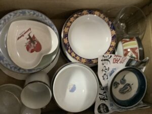 姫路市で食器の引き取りから処分までさせて頂きました。