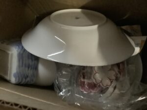 姫路市で食器の回収から処分までさせて頂きました。