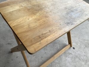 姫路市三条町でテーブルの回収から処分までさせて頂きました。