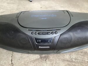 たつの市柳原でラジカセの引き取りから処分までさせて頂きました。