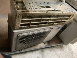 赤穂郡上郡町で引き取り回収処分した取り外し済みのエアコン