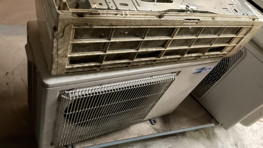 赤穂郡上郡町で引き取り回収処分した取り外し済みのエアコン